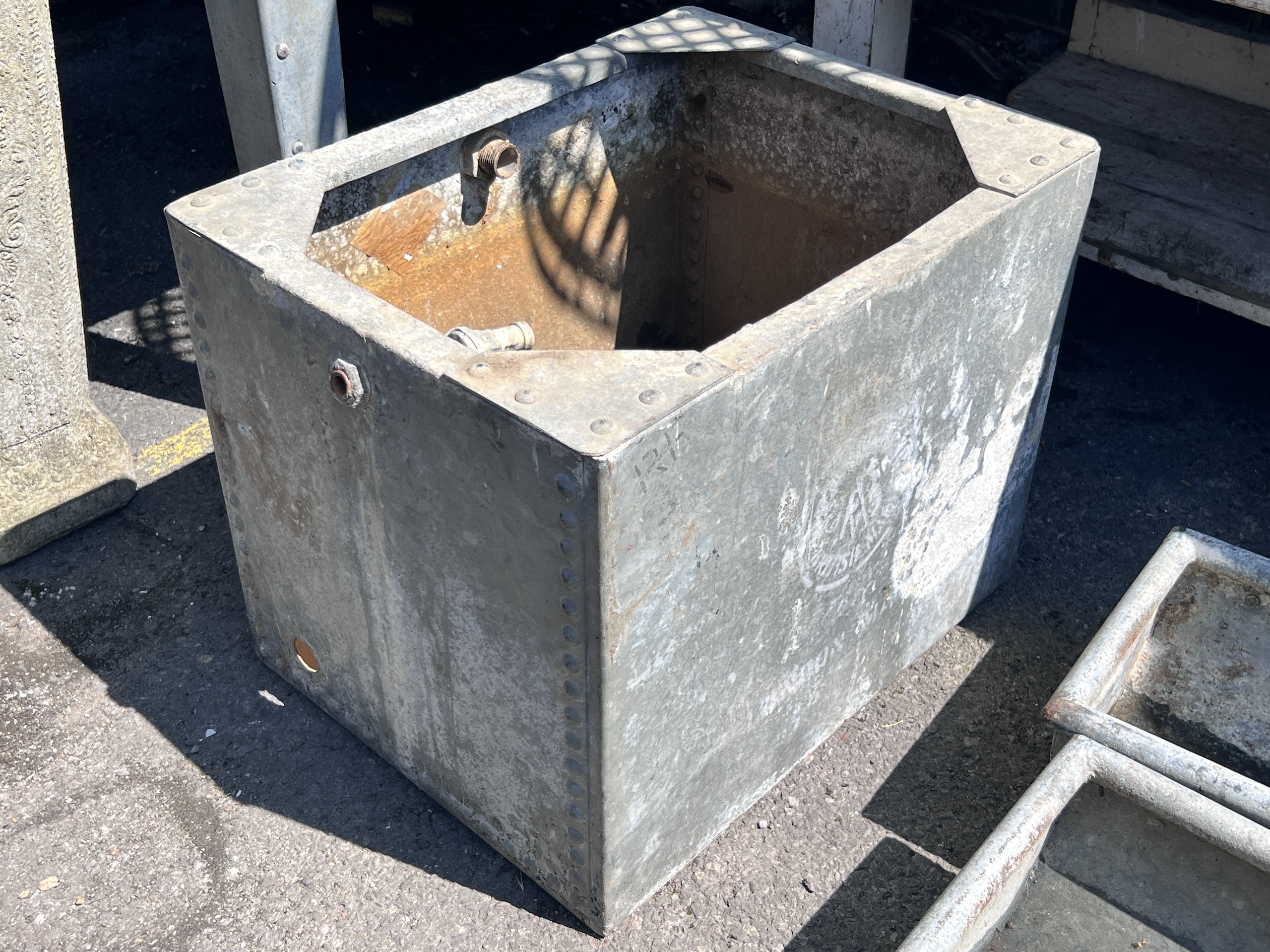 A rectangular galvanised water tank, width 60cm, depth 46cm, height 47cm